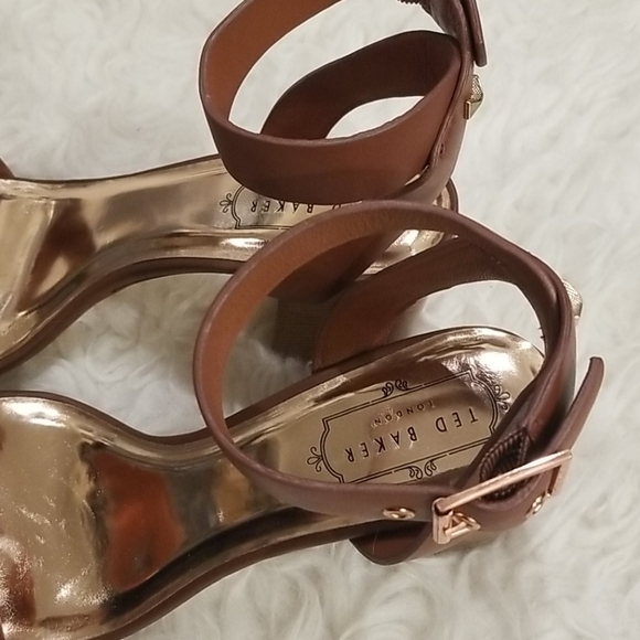 💕TED BAKER💕 Biah Ankle Strap Studded Bow Block Heel Sandals Brown EU 39.5 NWT - Picture 5 of 7